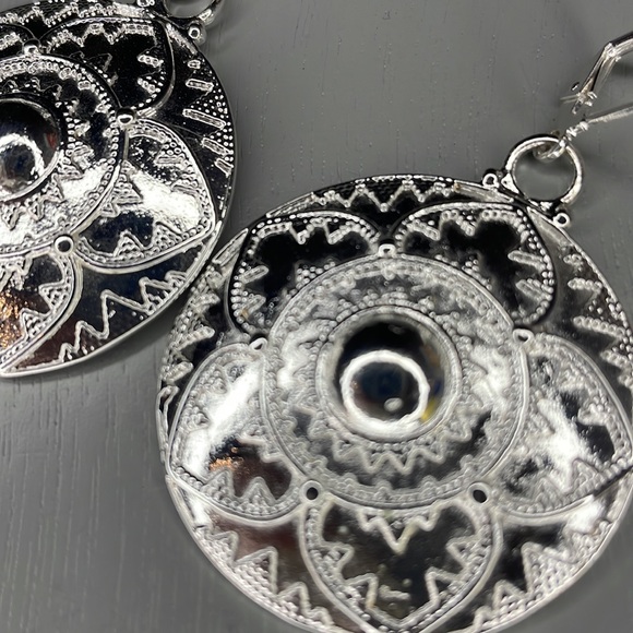 New - never worn - silver plated medallion earrings - Picture 2 of 3